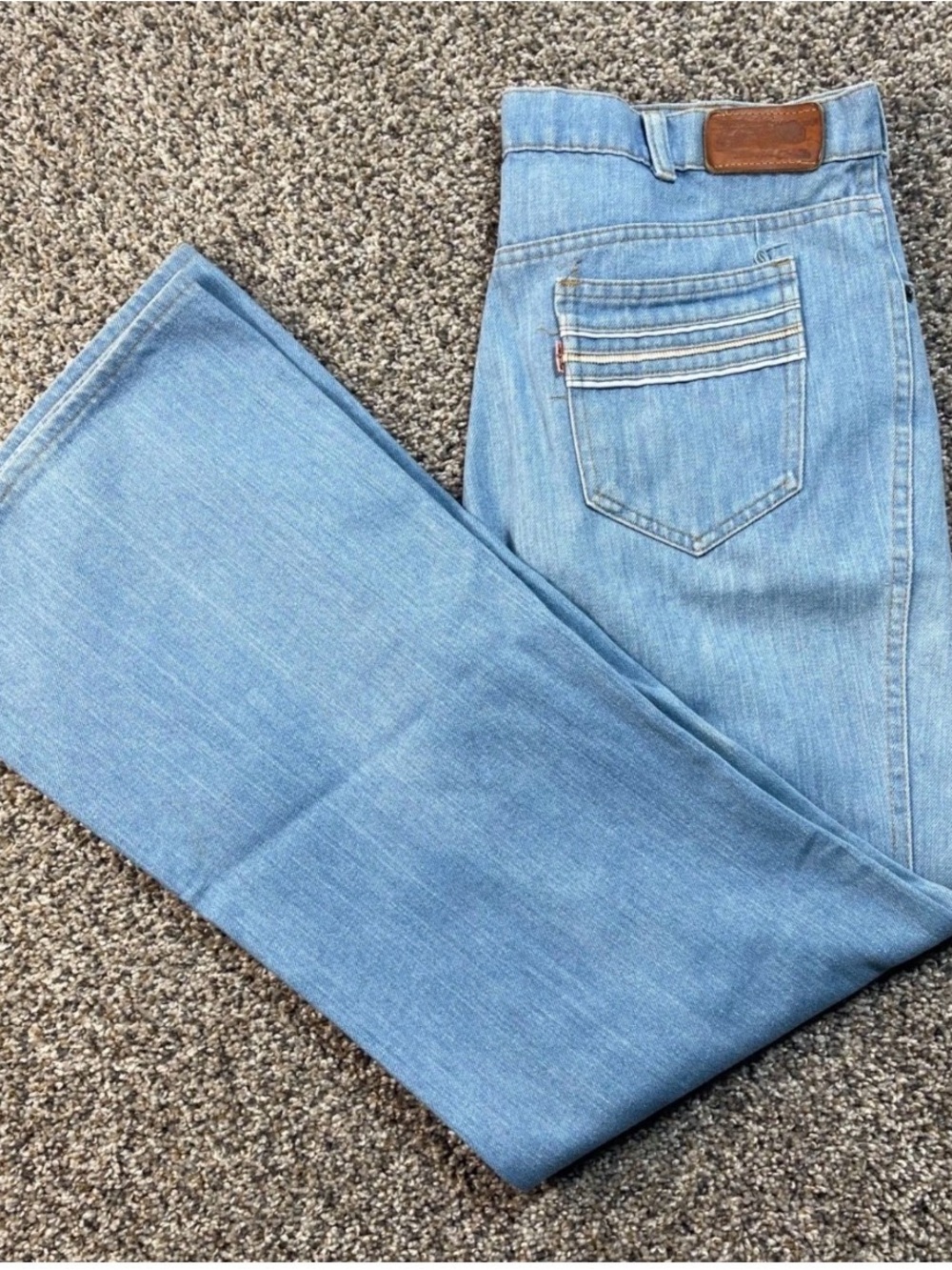 Vintage Levi’s Unique pockets wide leg 33x30